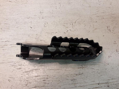 Framsidan på Fotpinne från en Triumph Tiger 800 -2015 motorcykel.