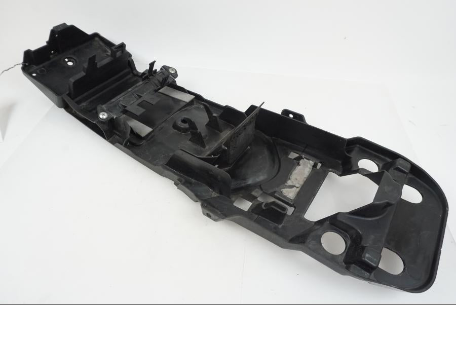 Snett nerifrån på Undertail från en Suzuki GSX-R 750 -2009 motorcykel.