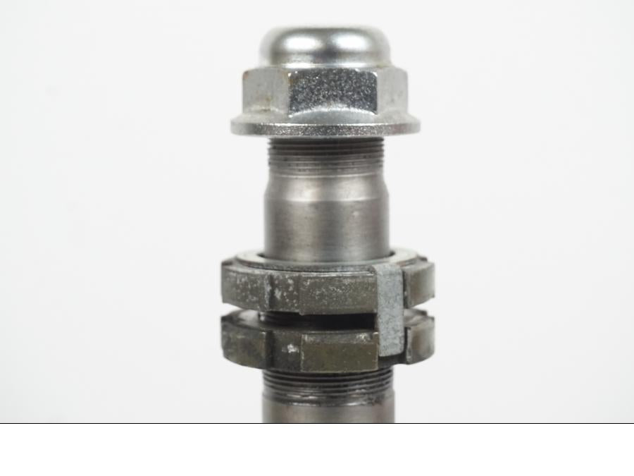 Snett nerifrån på Gaffelkrona från en Yamaha XJ 900 -1997 motorcykel.