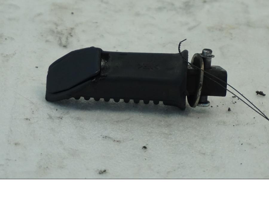 Baksidan på Fotpinne från en Suzuki DL 1000 -2016 motorcykel.