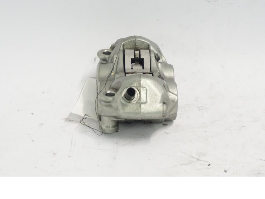 Vänster sida på Bromsok från en KTM 790 Duke -2018 motorcykel.