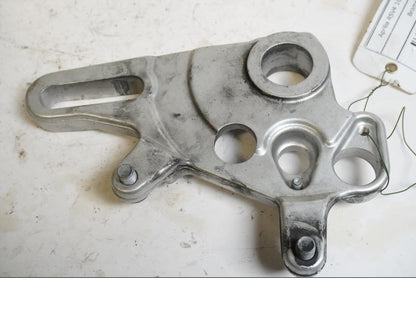 Baksidan på Bromsoksfäste från en Aprilia RSV4 1000 RF  -2015 motorcykel.