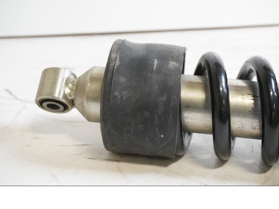 Baksidan på Stötdämpare från en Honda CB 600 Hornet -2007 motorcykel.