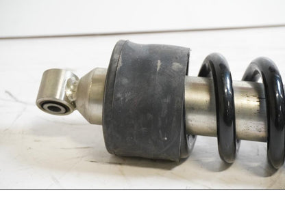 Baksidan på Stötdämpare från en Honda CB 600 Hornet -2007 motorcykel.