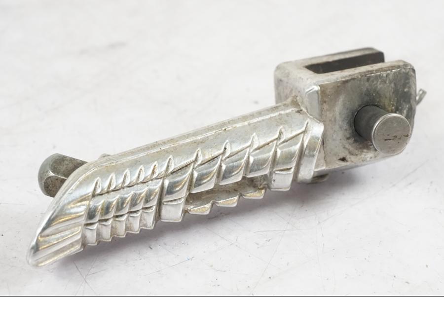 Vänster sida på Fotpinne från en Suzuki GSX-R 750 -2006 motorcykel.