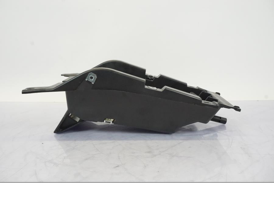 Baksidan på Undertail från en BMW S 1000 XR -2019 motorcykel.