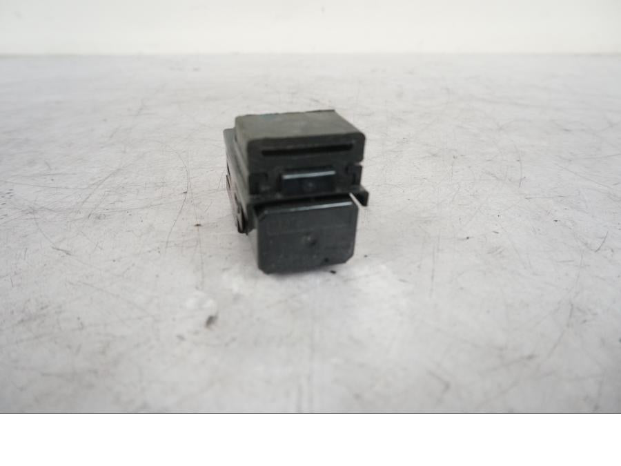 Höger sida på Relä från en Yamaha MT 125 -2017 motorcykel.