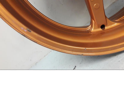 Vänster sida på Fälg från en Honda CBR 1000 RR -2004 motorcykel.