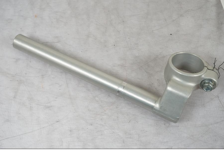 Vänster sida på Styre från en Suzuki SV 650 -1999 motorcykel.