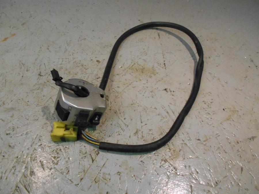 Framsidan på Styrelreglage från en Suzuki VZ 800 -1998 motorcykel.