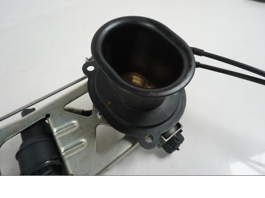 Höger sida på Spjällhus från en Ducati 848 -2013 motorcykel.