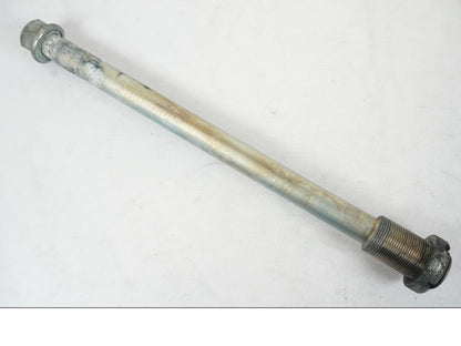 Framsidan på Axel från en Suzuki SV 650 S -2005 motorcykel.