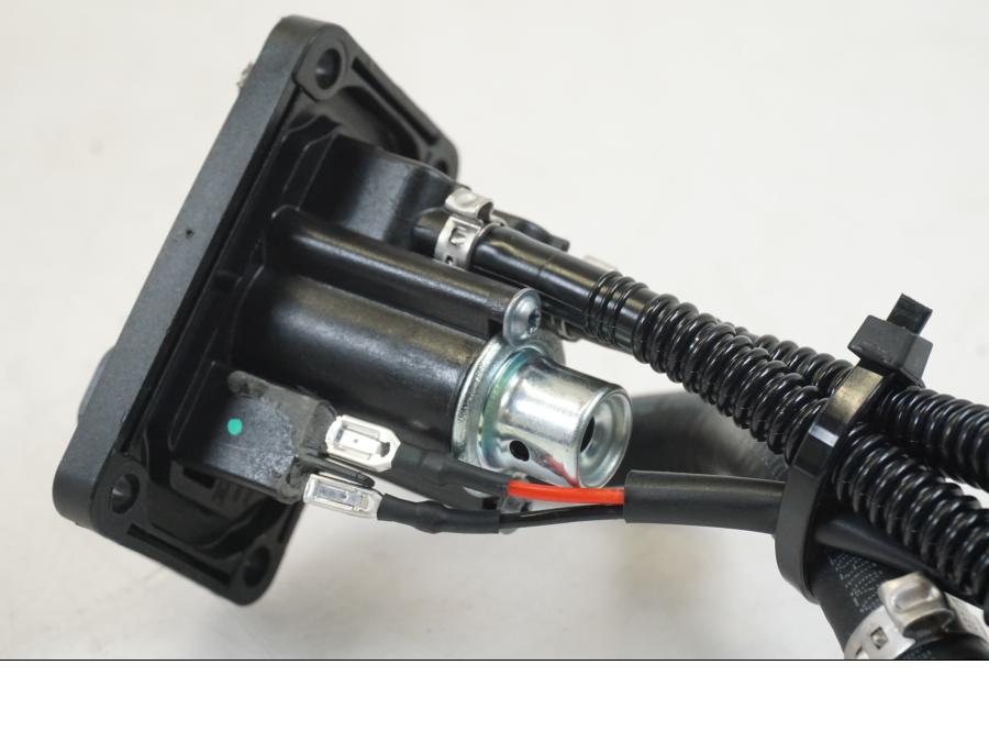 Höger sida på Bensinpump insprut från en Husqvarna 701 Supermoto -2020 motorcykel.