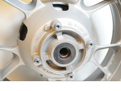 Extrabild2 på Fälg från en Kawasaki GTR 1400 -2008 motorcykel.