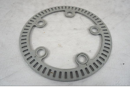 Baksidan på ABS krans från en Triumph Bonneville T120 -2021 motorcykel.