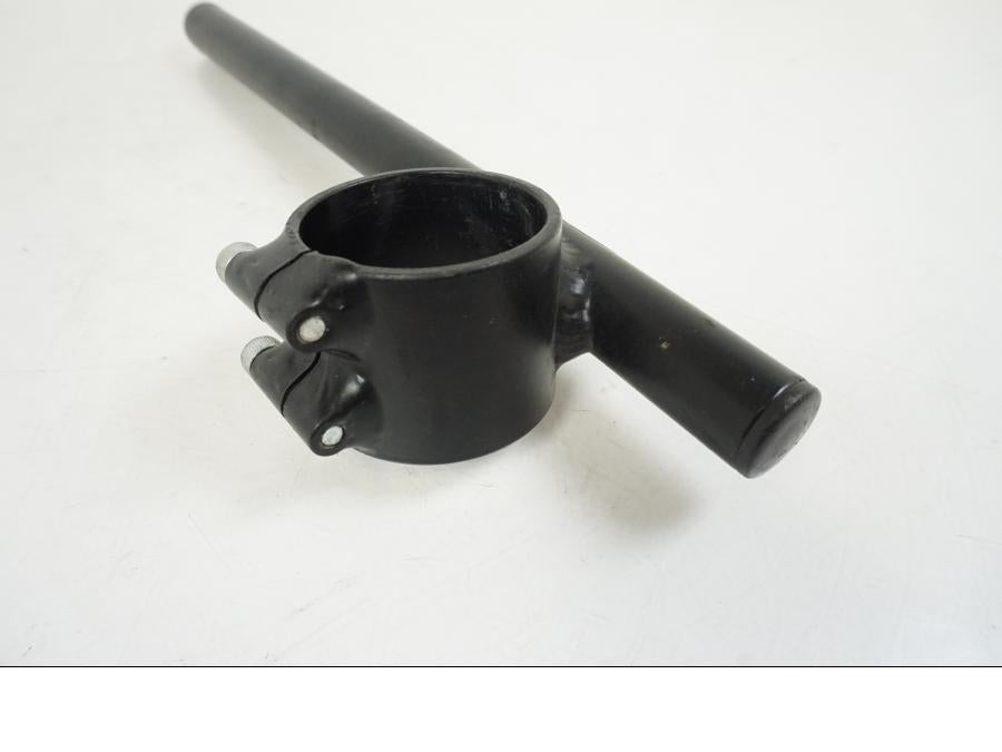 Snett nerifrån på Styre från en Aprilia RS 250 -1998 motorcykel.