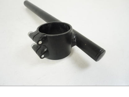 Snett nerifrån på Styre från en Aprilia RS 250 -1998 motorcykel.