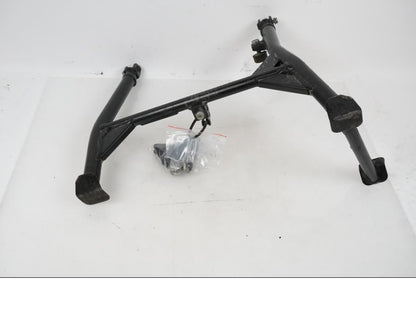 Baksidan på Centralstöd från en KTM 1290 Super Adventure S -2022 motorcykel.