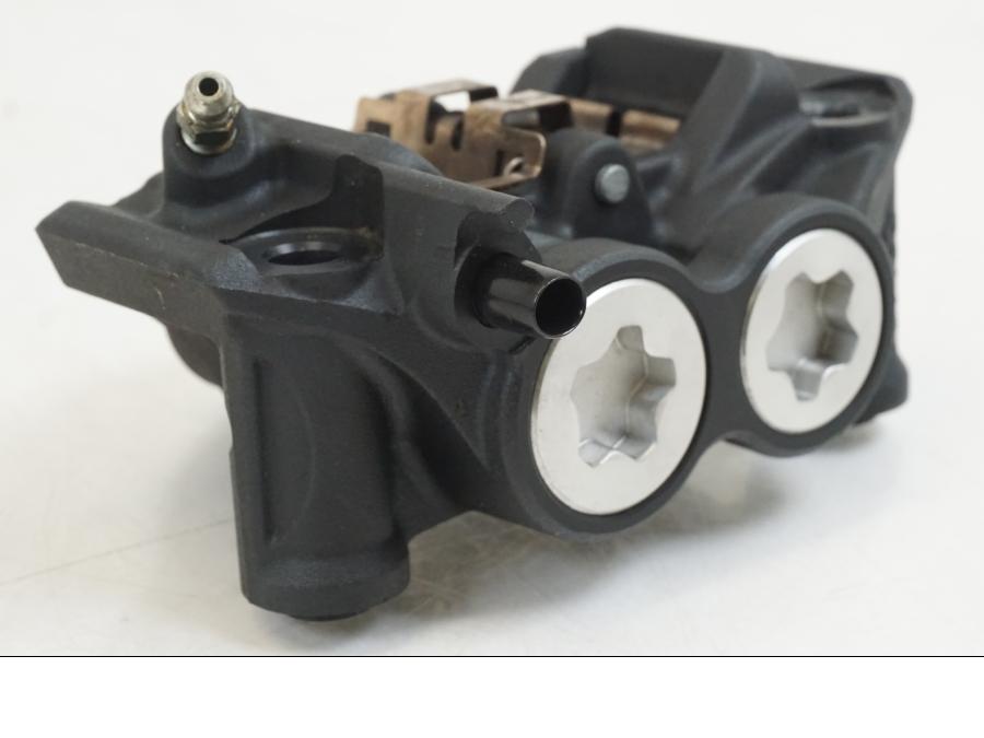 Baksidan på Bromsok från en Yamaha YZF R7 -2022 motorcykel.