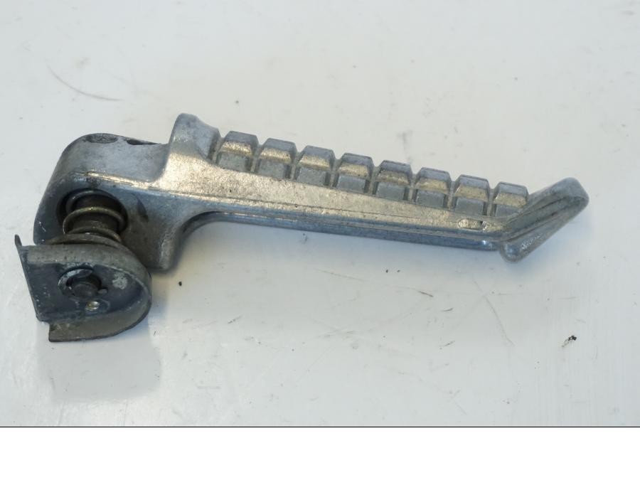 Baksidan på Fotpinne från en Kawasaki ZR-7 -2001 motorcykel.