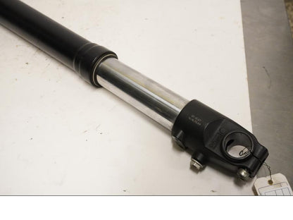 Baksidan på Gaffelben från en KTM 690 Duke -2008 motorcykel.