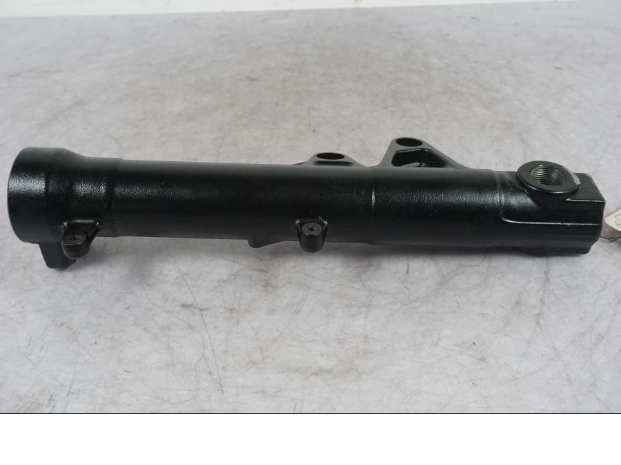 Snett nerifrån på Gaffelben från en BMW F 800 R -2010 motorcykel.