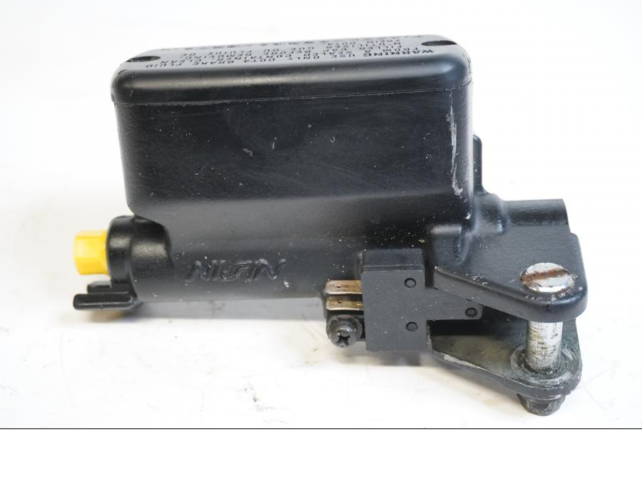 Framsidan på Kopplingshuvudcylinder från en Honda CBR 1100 XX -1998 motorcykel.