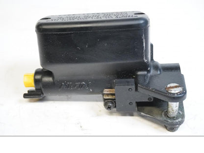 Framsidan på Kopplingshuvudcylinder från en Honda CBR 1100 XX -1998 motorcykel.