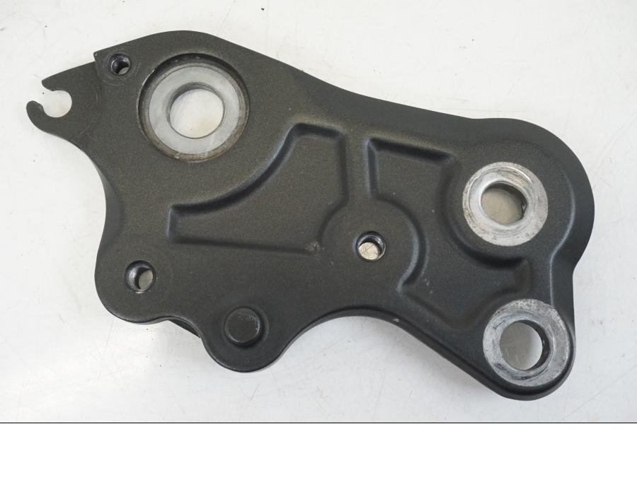 Framsidan på Fotpinnefäste inre från en Yamaha XSR 700 -2016 motorcykel.