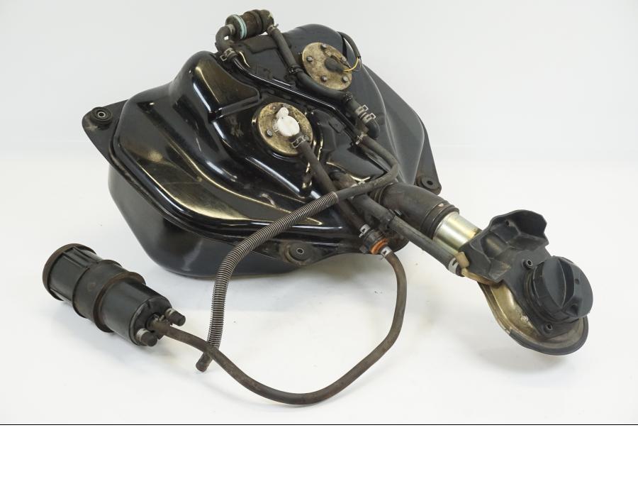 Framsidan på Bensintank från en Suzuki VL 1500 -1999 motorcykel.