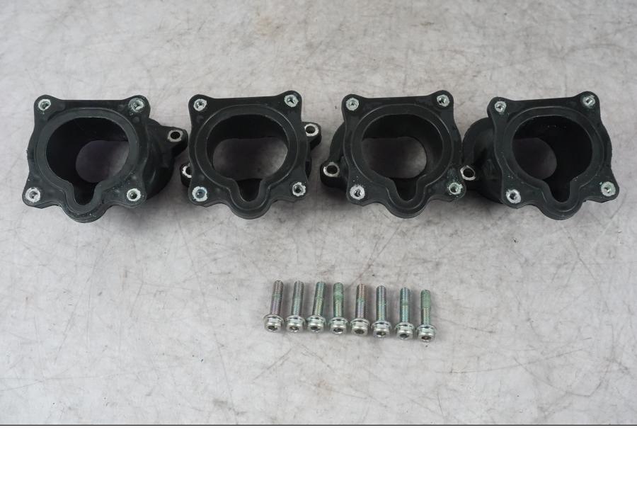 Framsidan på Insugsgummi från en Ducati Multistrada V4 -2024 motorcykel.