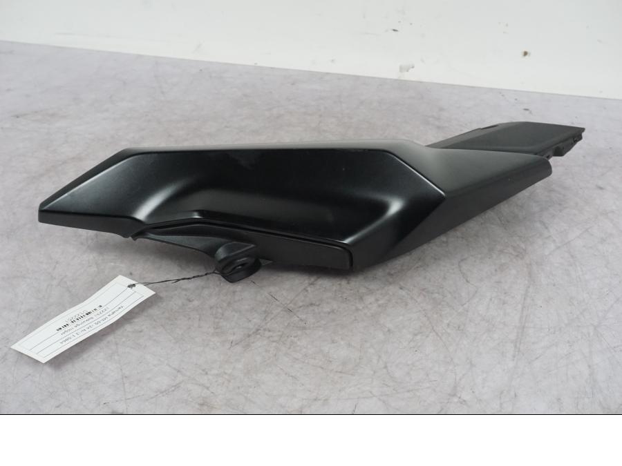 Baksidan på Bakvinge från en Yamaha MT-09 -2024 motorcykel.