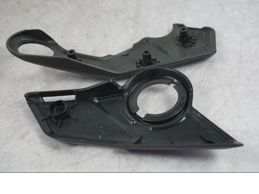 Snett uppifrån på Ramskydd från en Ducati Multistrada V4 -2024 motorcykel.