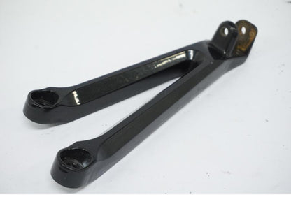 Vänster sida på Fotpinnefäste från en Honda CBR 1000 RR -2006 motorcykel.