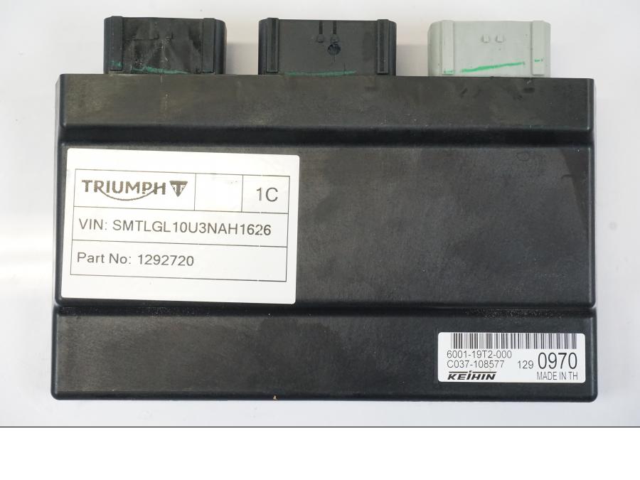 Framsidan på CDI / ECU från en Triumph Trident -2021 motorcykel.