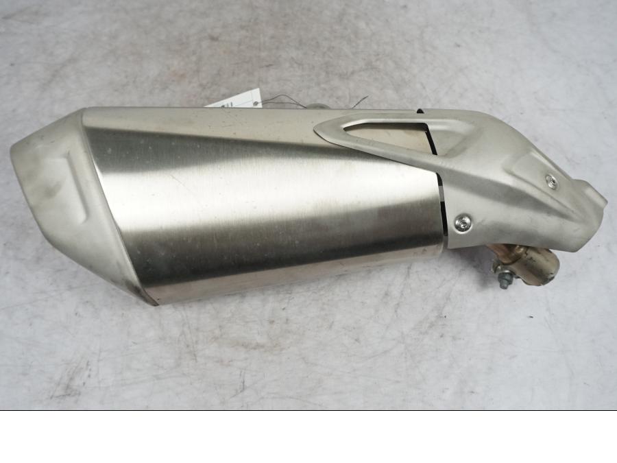 Framsidan på Ljuddämpare från en BMW S 1000 XR -2019 motorcykel.