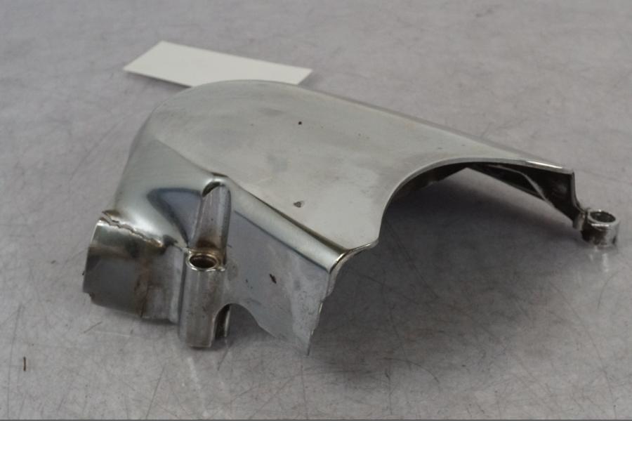 Snett uppifrån på Drevkåpa från en Suzuki VZ 800 -2000 motorcykel.