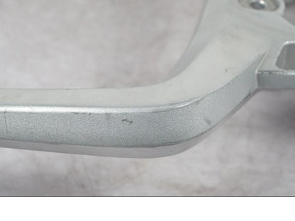 Snett nerifrån på Pakethållare från en Triumph Tiger Explorer -2012 motorcykel.