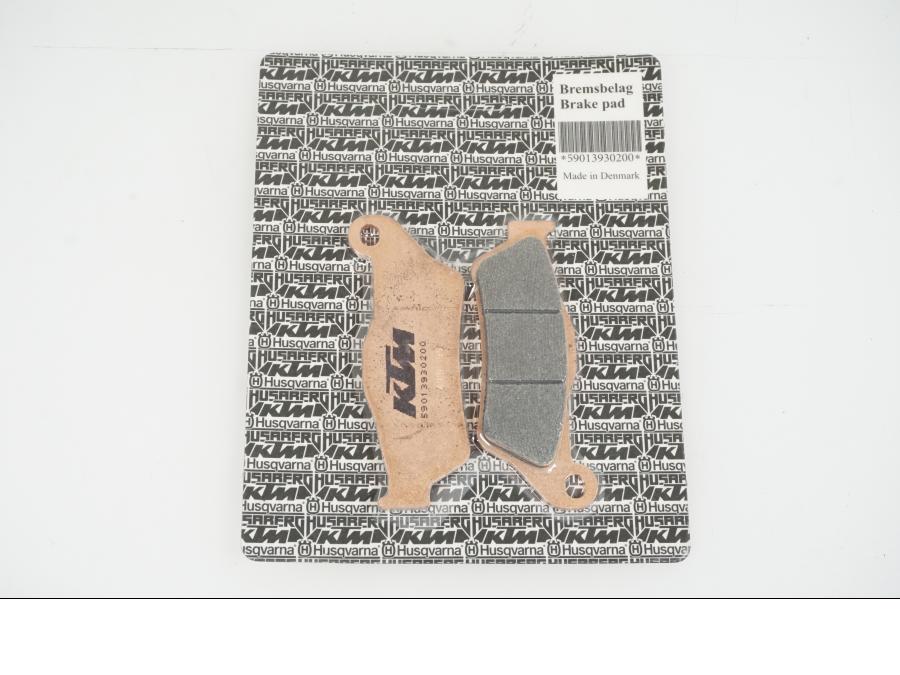 Framsidan på Bromsbelägg från en Universal Universal -0 moped.