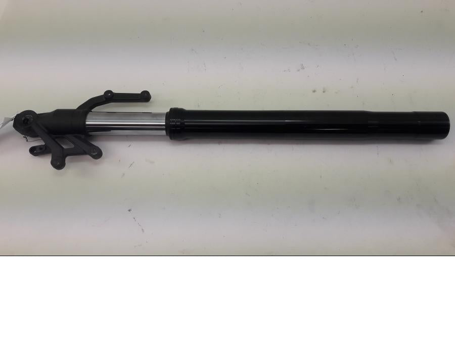 Baksidan på Gaffelben från en Kawasaki Z 900 -2020 motorcykel.