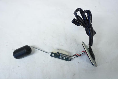 Framsidan på Bensintanksgivare från en Kawasaki Z 800 -2013 motorcykel.