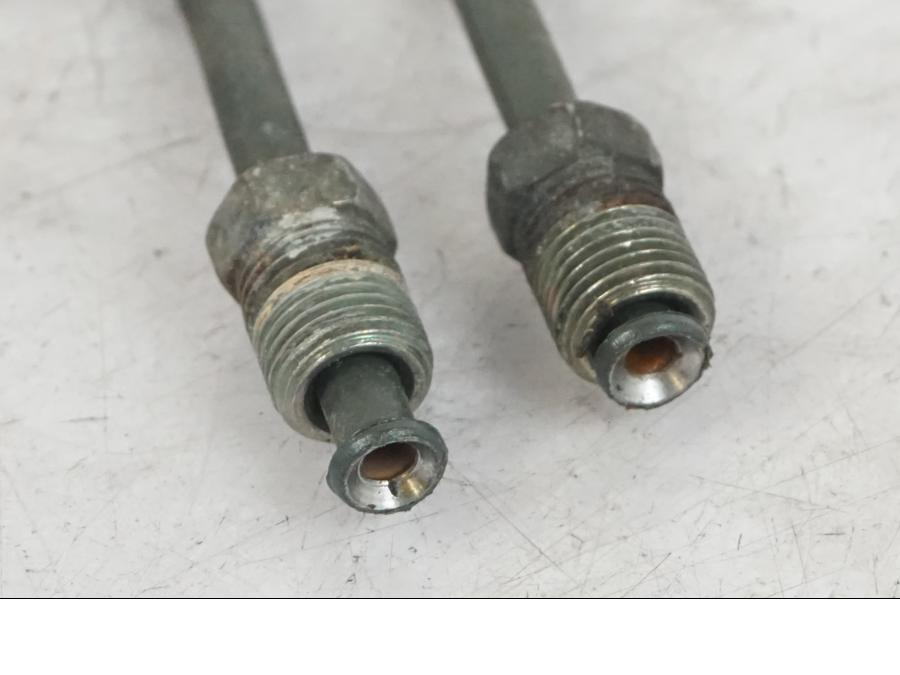 Höger sida på Bromsledning från en Honda CBR 1100 XX -1999 motorcykel.