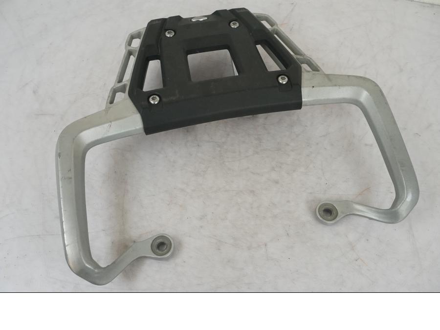 Framsidan på Passagerarhandtag från en Triumph Tiger Explorer -2013 motorcykel.