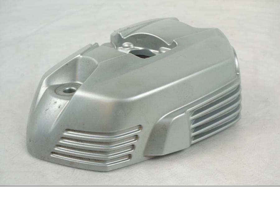 Snett uppifrån på Ventilkåpa från en BMW R 1200 R -2012 motorcykel.