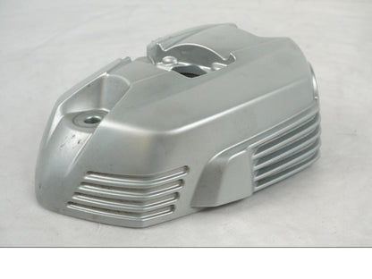 Snett uppifrån på Ventilkåpa från en BMW R 1200 R -2012 motorcykel.