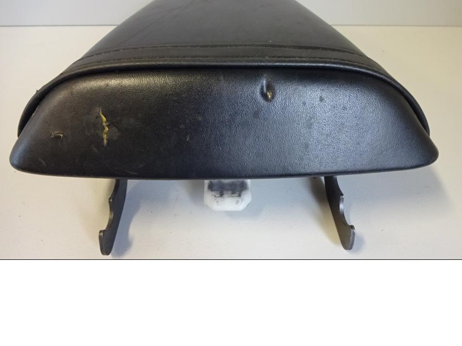 Vänster sida på Sadel från en Honda CBR 600 -2002 motorcykel.