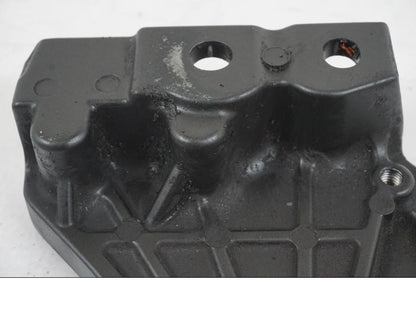 Vänster sida på Fotpinnefäste inre från en Yamaha MT-07 -2019 motorcykel.