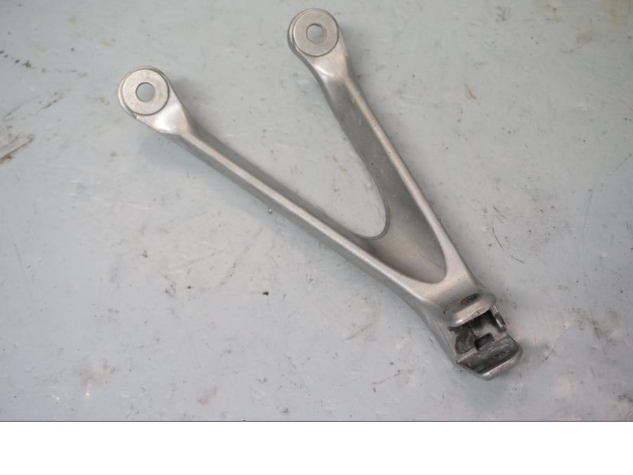 Framsidan på Fotpinnefäste från en Honda CBR 1000 RR -2009 motorcykel.