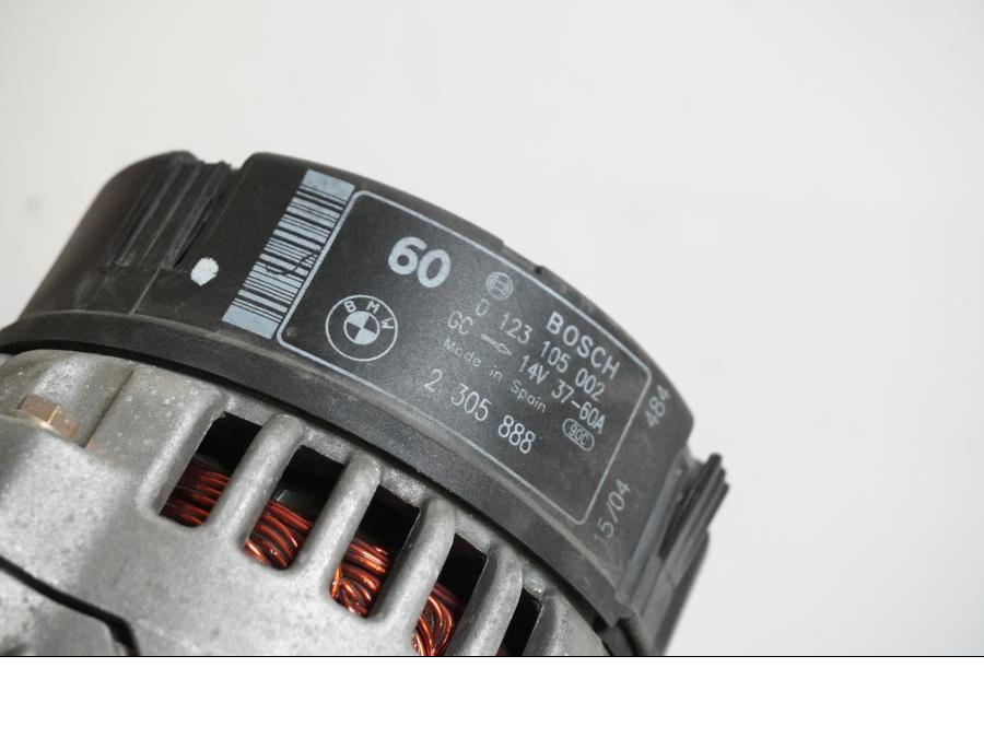 Höger sida på Generator från en BMW K 1200 LT -2004 motorcykel.