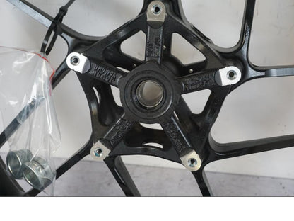 Extrabild4 på Fälg från en Yamaha MT-09 -2024 motorcykel.